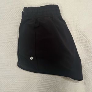 Lululemon High Rise Hotty Hot shorts 2.5”
